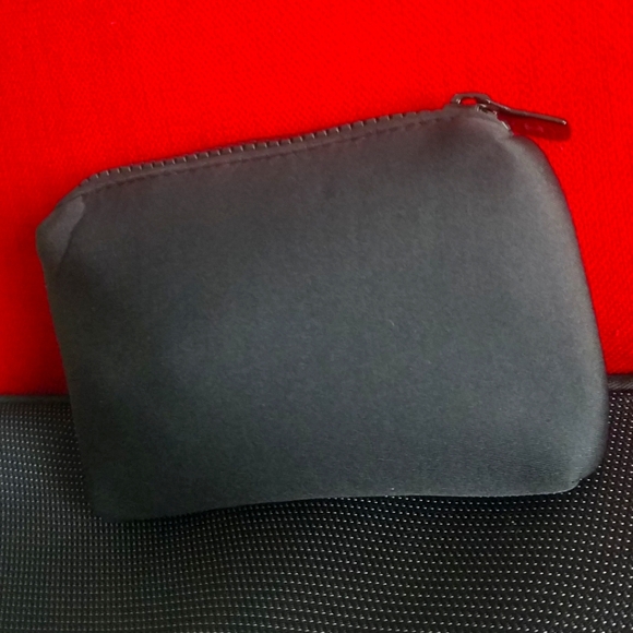 CHANEL Black Zippered Neoprene Cosmetic Clutch Bag Pouch - Picture 7 of 9